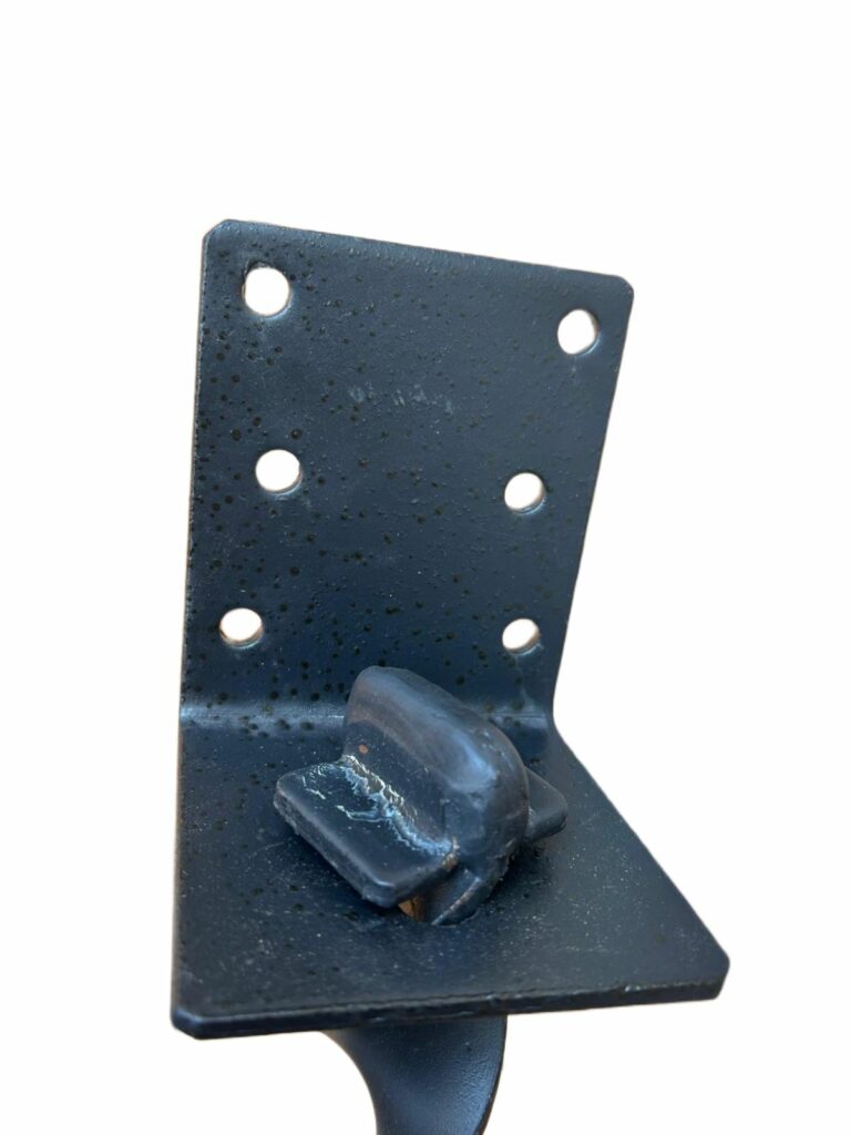 Platine d'ancrage pour fixation de terre