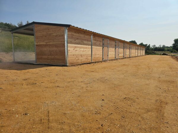Boxes pro en bois Douglas poteaux en métal et avancée de 3mètres