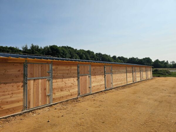 Boxes pro en bois Douglas poteaux en métal et avancée de 3mètres