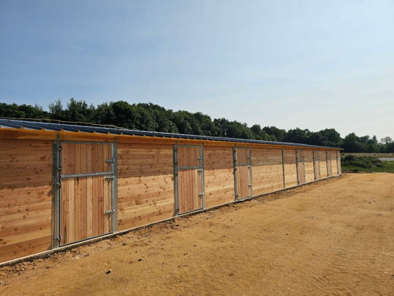Boxes pro en bois Douglas poteaux en métal et avancée de 3mètres