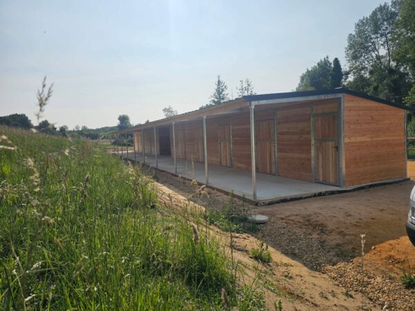 Boxes pro en bois Douglas poteaux en métal et avancée de 3mètres