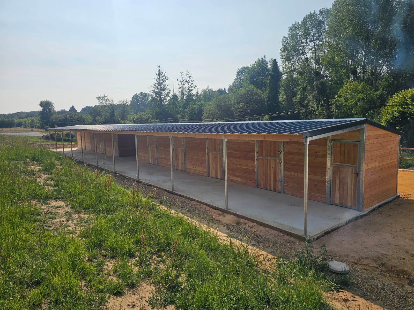 Box cheval professionnel 3 m – façade acier galvanisé et bois