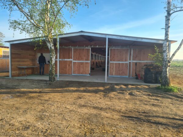 Barns en Bois Douglas et ossature métallique