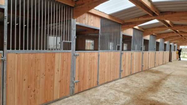 Barns en Bois Douglas et ossature métallique – Image 9