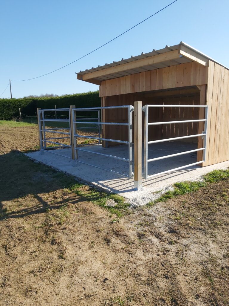 Abri d'hiver type terrasse pour chevaux