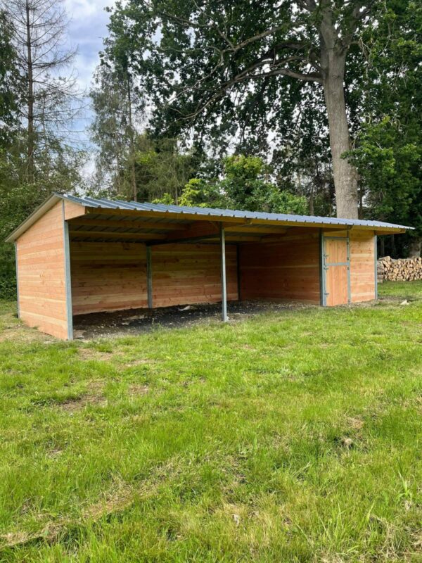 Box et abri en poteaux métal – Image 2