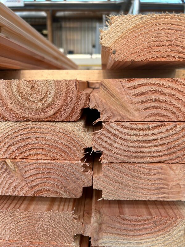 Clins en bois douglas au détail