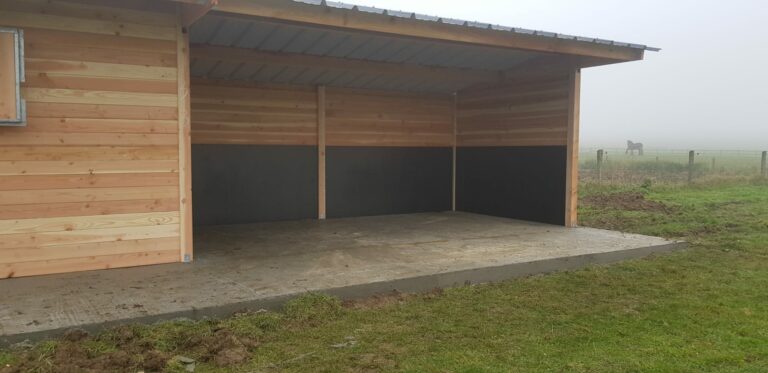 Panneau bakélisé 2300 x 1250 x 15 mm pour intérieur de box à cheval