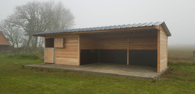 Panneau bakélisé 2300 x 1250 x 15 mm pour intérieur de box à cheval