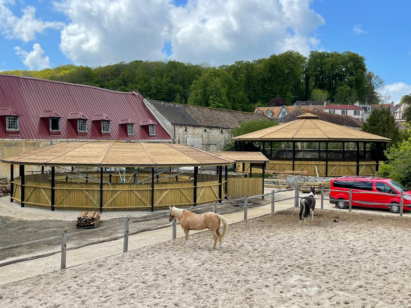 Rond de longe prestige avec toiture bois – Intégration dans domaine classé