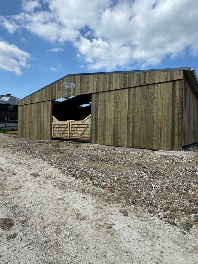 Manège équestre sur-mesure en charpente métallique
