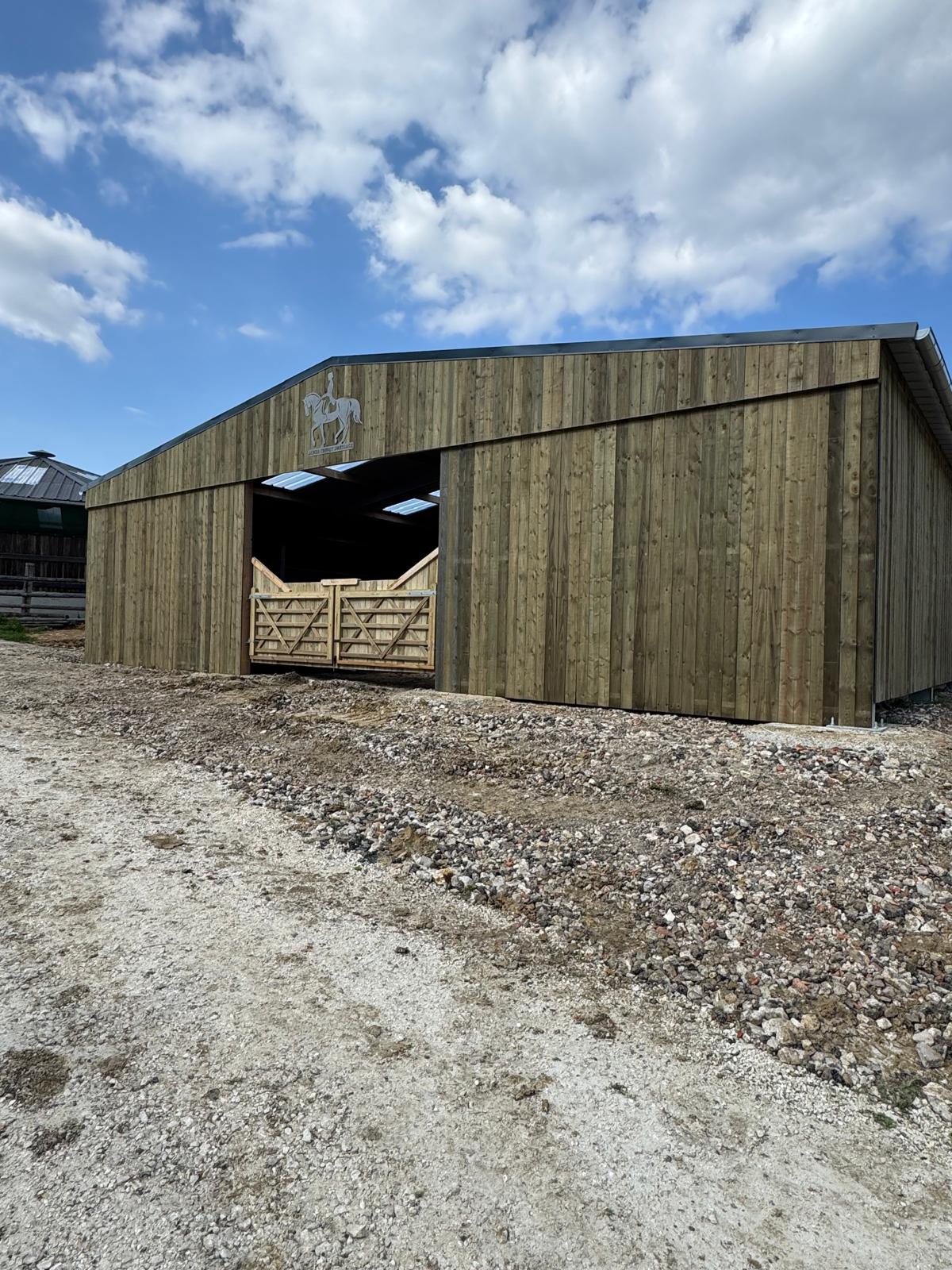 Manège équestre sur-mesure en charpente métallique