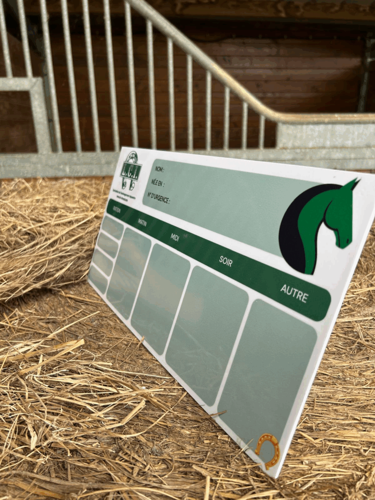Plaque de box effaçable pour suivi des rations du cheval. Aux couleurs de LCI Cheval.