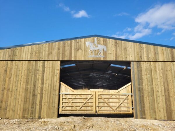 Manège équestre sur-mesure en charpente métallique