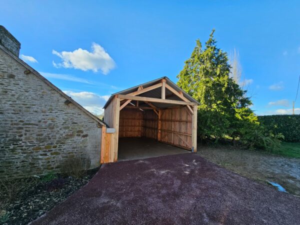 Hangar en bois Douglas massif sur mesure LCI Cheval