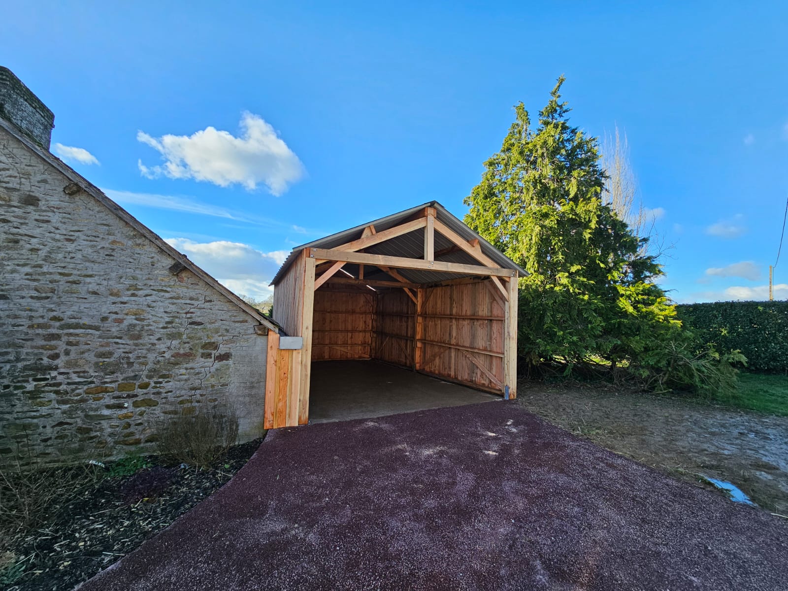 Hangar en bois Douglas massif sur mesure LCI Cheval