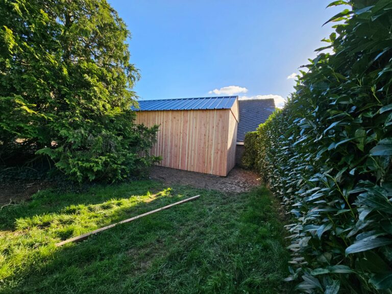 Hangar en bois Douglas massif sur mesure LCI Cheval