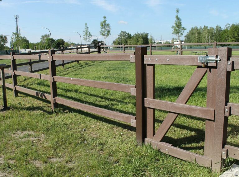 Clôture d’enclos LCI Cheval installée pour enclos extérieur