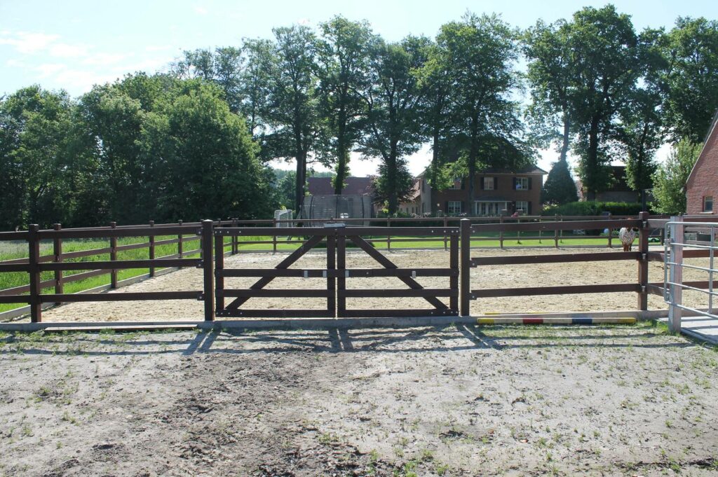 Portail double battant de la clôture d’enclos LCI Cheval