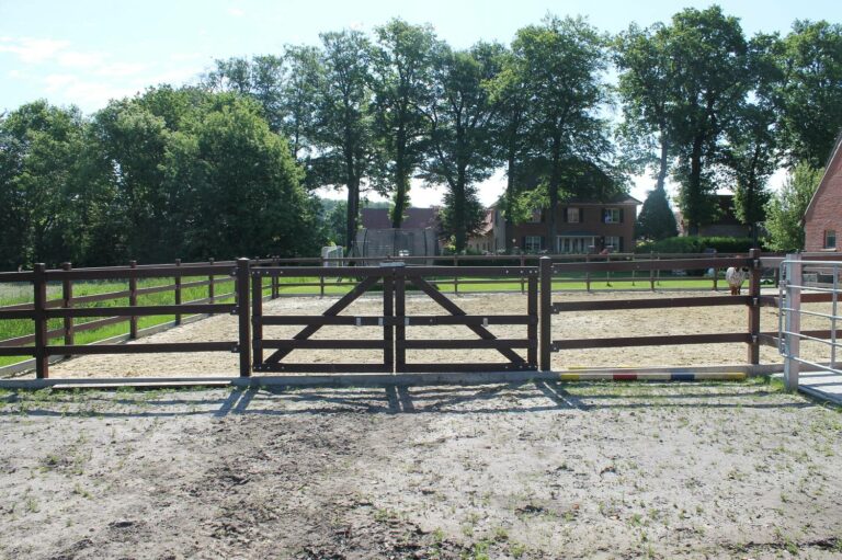 Portail double battant de la clôture d’enclos LCI Cheval