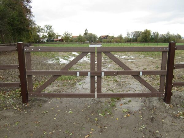 Portail double battant de la clôture d’enclos LCI Cheval