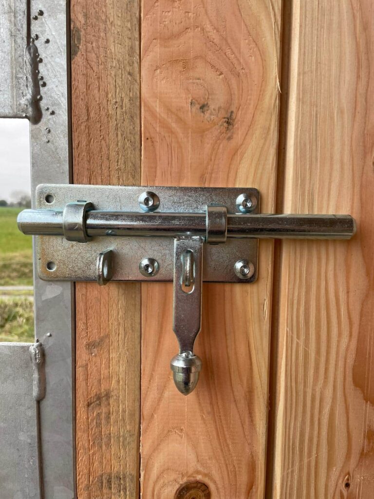 Verrou pour porte de box chevaux