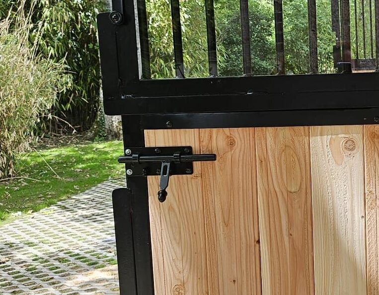 Verrou pour porte de box cheval époxy noir