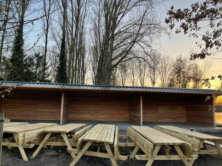 Abri ferme pédagogique sur-mesure en bois Douglas