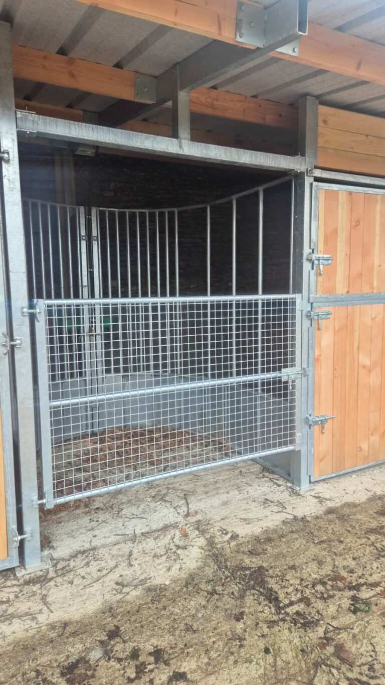 Râtelier central circulaire pour boxes