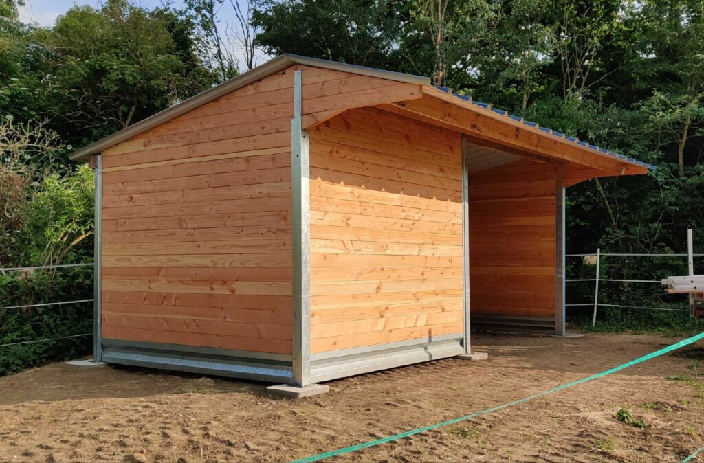 Soubassement métal pour abris ou boxes chevaux
