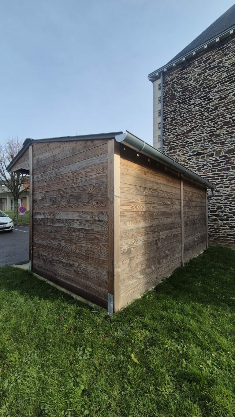 Détail structure bois Douglas clins rainurés bouvetés