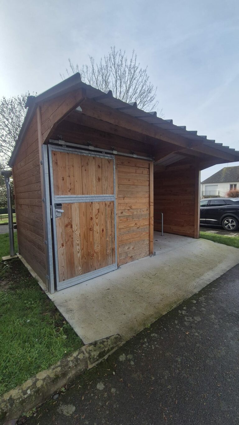 Abri vélo en Douglas français avec toiture bac acier