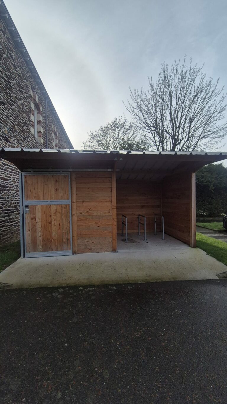 Local vélo en bois Douglas 100 % français