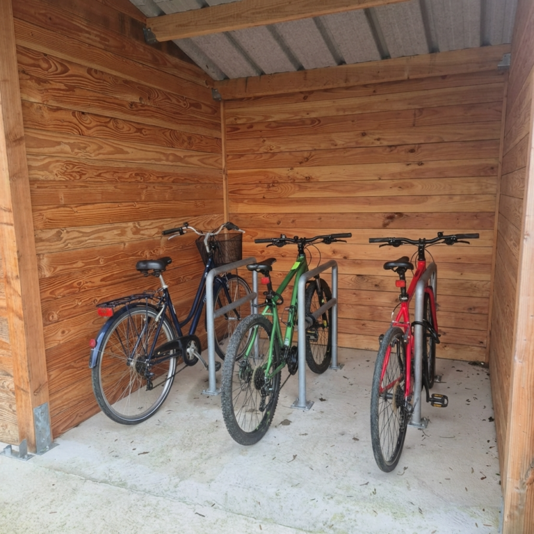 Local vélo en bois Douglas