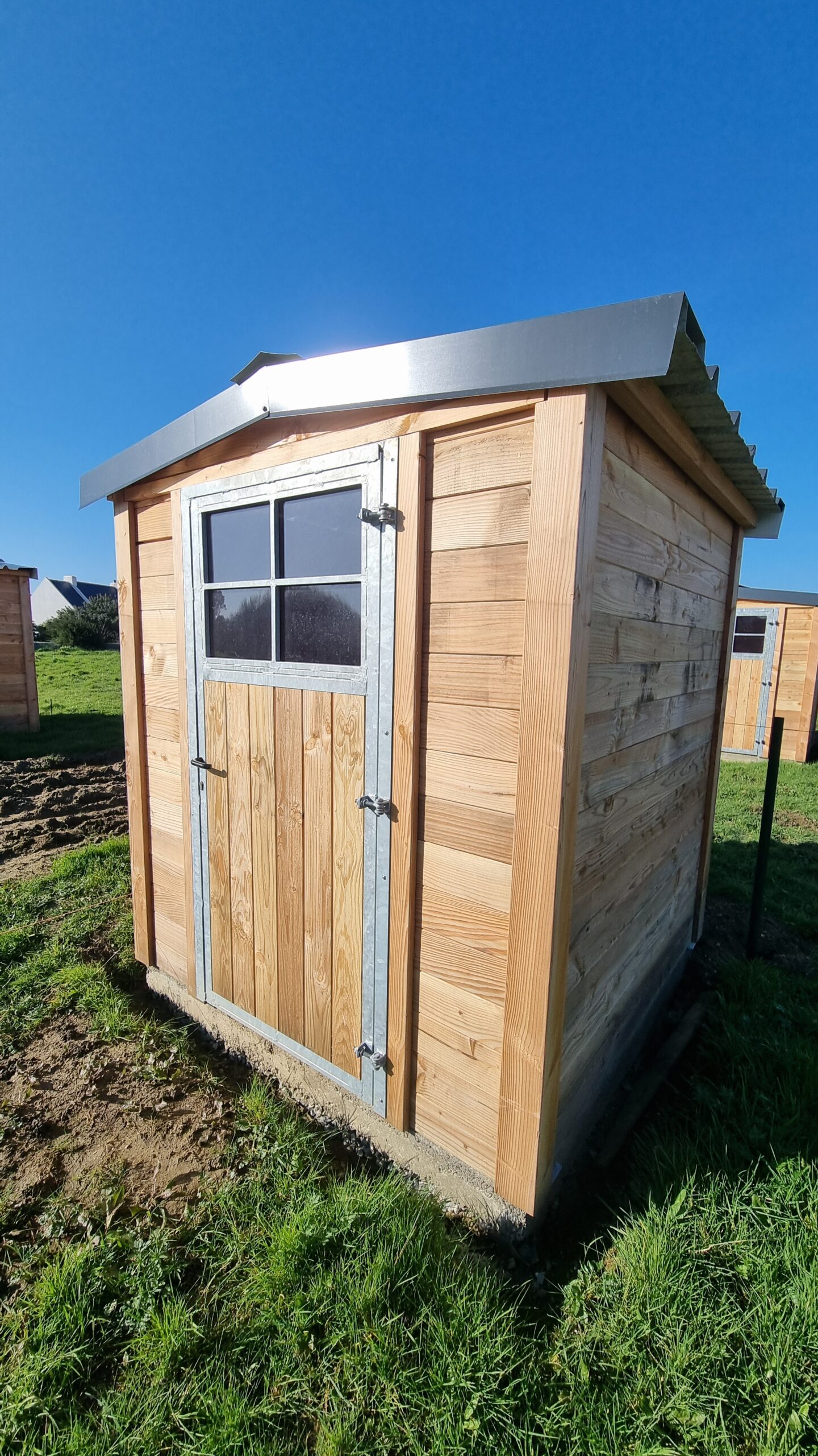 Abri de jardin 2x2m en bois Douglas sans permis ou demande de construction